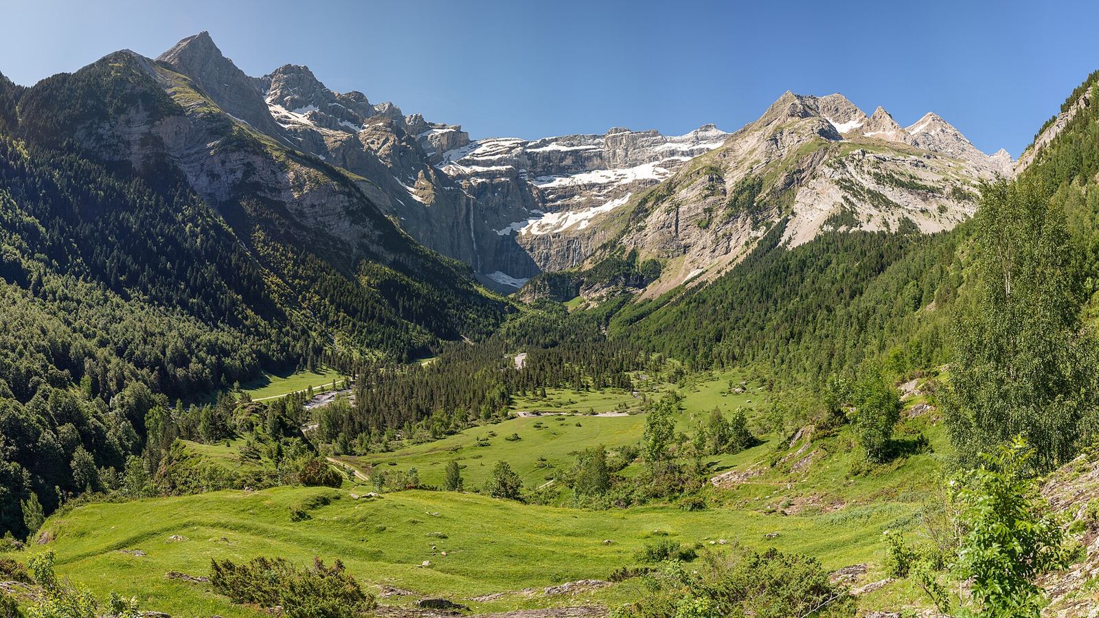 The great rock amphitheatre of the Cirque de Gavarnie