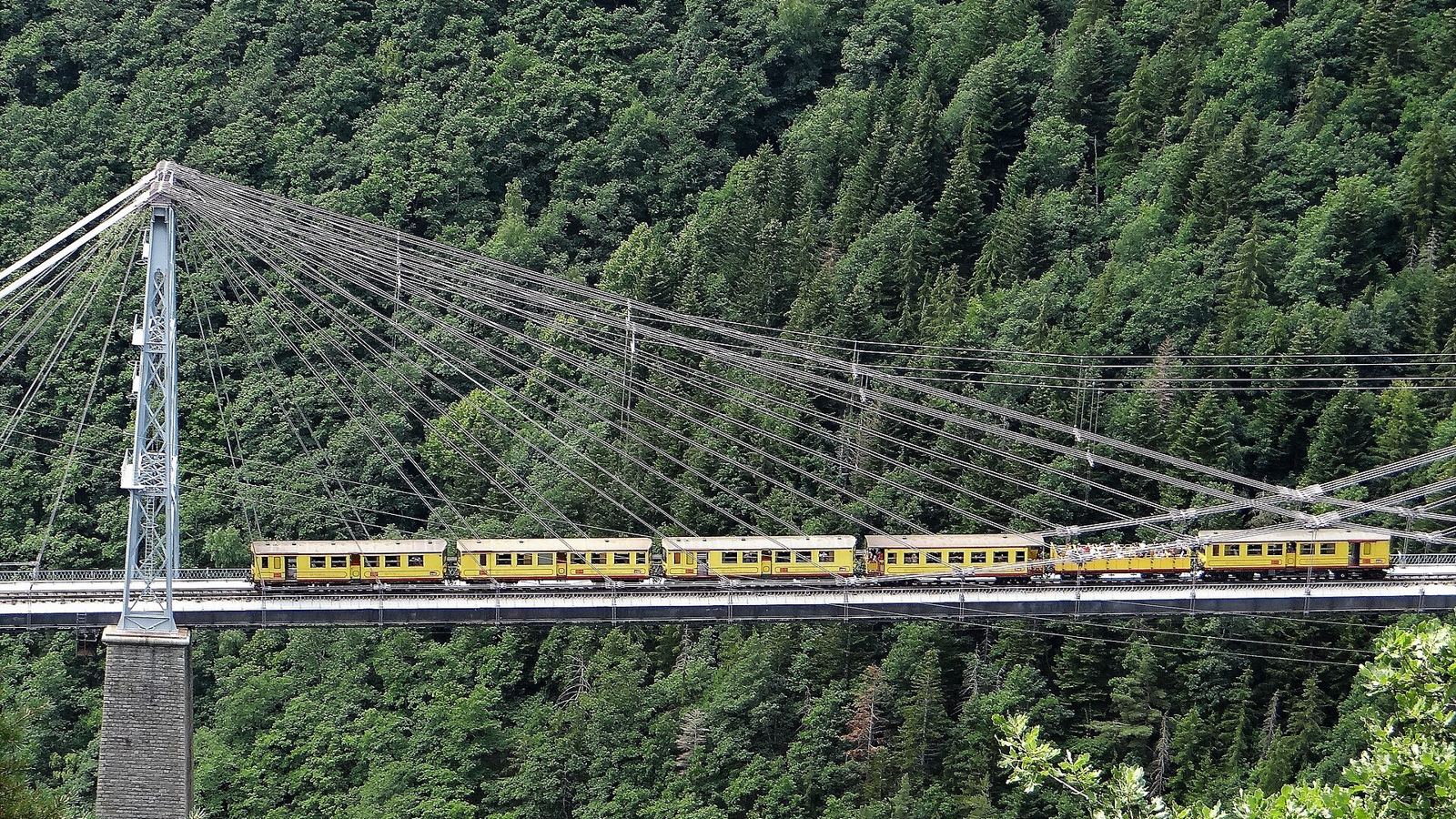 Train Jaune (Little Yellow Train)